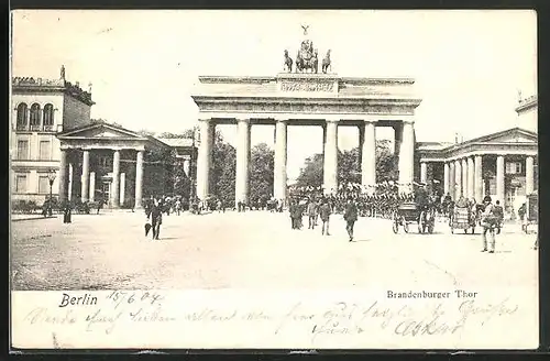 AK Berlin, Brandenburger Tor, Fahnenträger