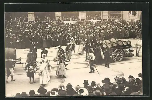 Foto-AK Hamburg, Jahrhunderfeier 1913, Festzug, Pferdewagen mit Fässern