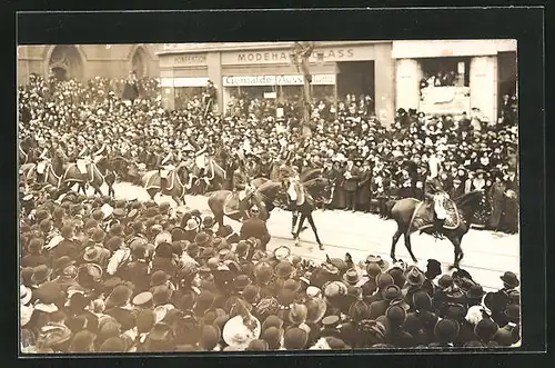 Foto-AK Hamburg, Jahrhunderfeier 1913, Festzug vor Gemälde-Ausstellung