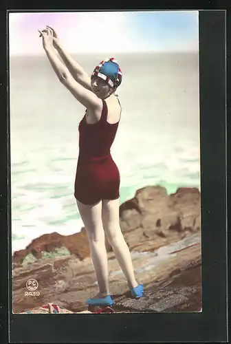 AK Frau in modischem Badeanzug