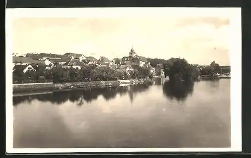 AK Týn nad Vltavou, Ortsansicht vom Wasser aus gesehen