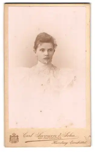 Fotografie Carl Siemsen, Hamburg-Eimsbüttel, Börsenbrücke 2a, Portrait schönes Fräulein im weissen Kleid