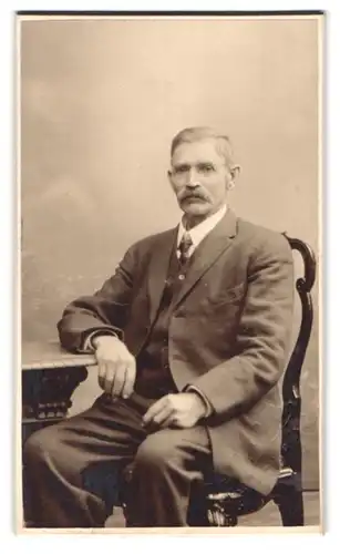 Fotografie G. Stöckel, Rönne, Store Torv, Portrait stattlicher Herr mit Schnurrbart