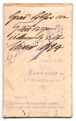 Fotografie G. Tillmann Matter, Mannheim, Heidelbergerstr. 19, Portrait süsses kleines Mädchen im weissen Kleidchen