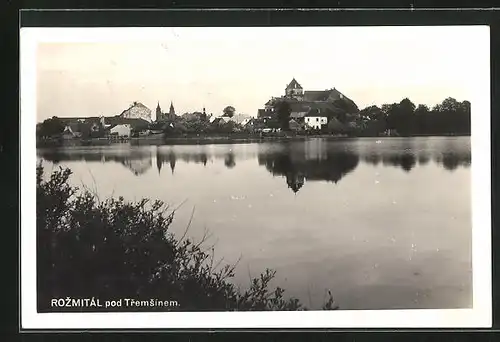 AK Rozmitál pod Tremsínem, Ortspartie vom Wasser aus gesehen