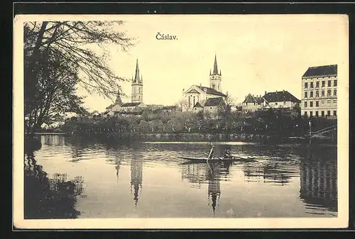 AK Tschaslau / Caslav, Ortspartie vom Wasser aus gesehen