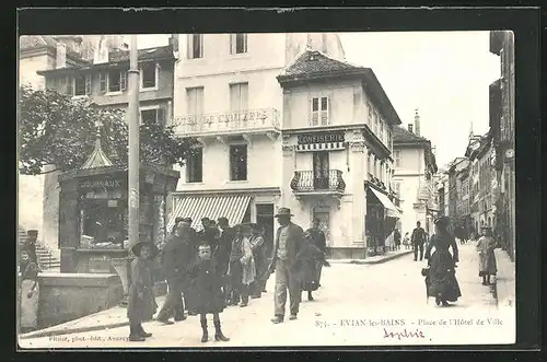 AK Evian-les-Bains, Place de l`Hotel de Ville