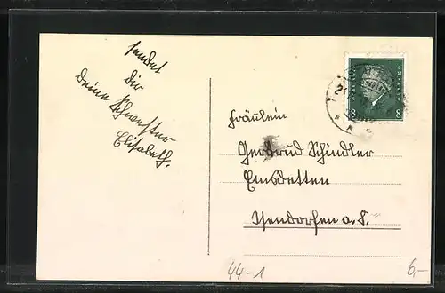 AK niedliches Kinderpaar vor einem mit Blumen geschmücktem Auto stehend