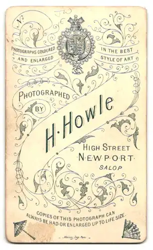 Fotografie H. Howle, Newport, High Street, Portrait drei niedliche Kinder in hübscher Kleidung