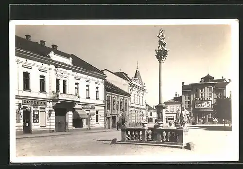 AK Holesov, Námestí