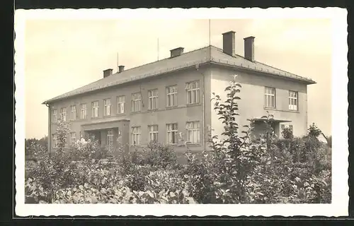 AK Holesov, Blick zu einem Gebäude