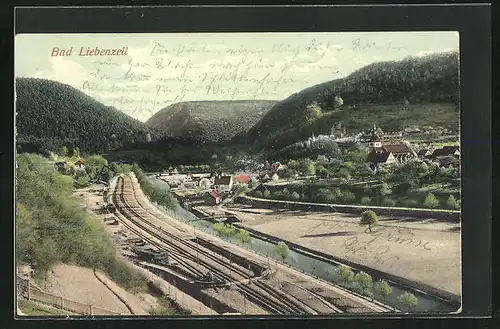 AK Bad Liebenzell, Blick über die Bahngleise auf die Ortschaft im Tal