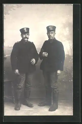 Foto-AK Studiokulisse, Uniformfoto zweier Soldaten