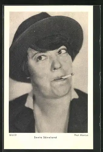 AK Schauspieler Senta Söneland mit Hut und Zigarette