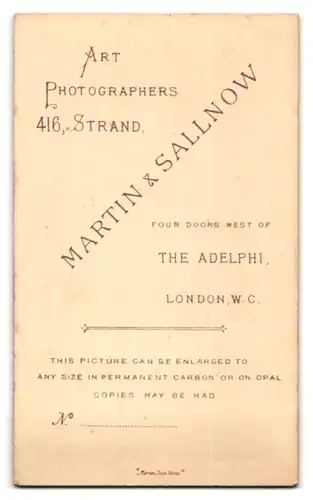 Fotografie Martin & Sallnow, London-WC, 416, Strand, Portrait junge Dame im festlichen Kleid