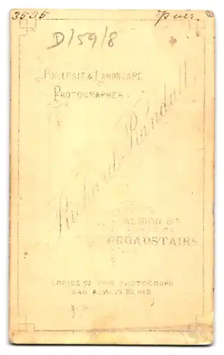 Fotografie Richard Randall, Broadstairs, Albion St., Portrait junger Herr in modischer Kleidung