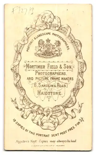 Fotografie Mortimer Field & Son, Maidstone, 6, Sandling Road, Portrait junge Dame im Kleid