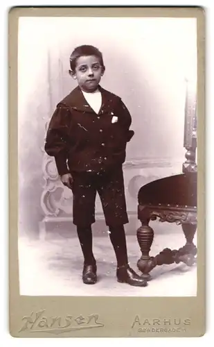 Fotografie H. Hansen, Aarhus, Sondergade 11, Portrait kleiner Junge in modischer Kleidung