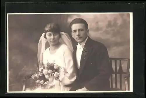 Foto-AK Junges Paar am Hochzeitstage