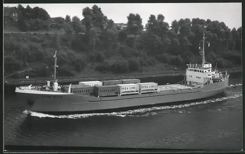 Fotografie Frachtschiff John Wulff in Fahrt