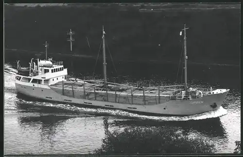 Fotografie Frachtschiff Jurgen in voller Fahrt