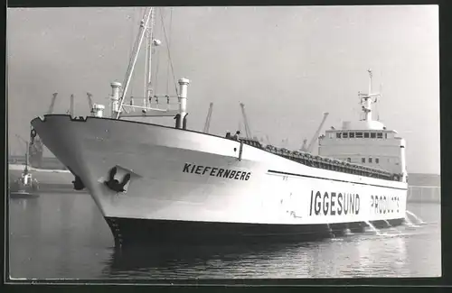 Fotografie Frachtschiff Kiefernberg im Hafen