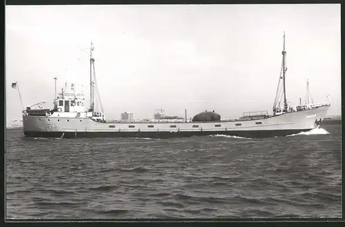 Fotografie Frachtschiff Krautsand in voller Fahrt