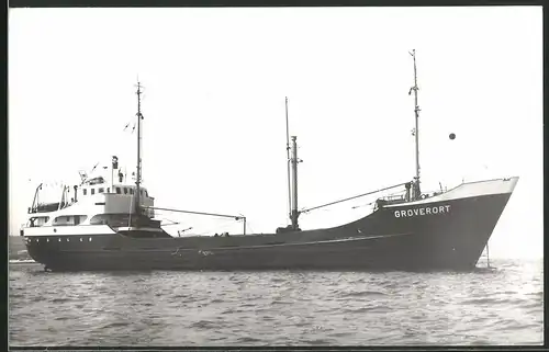 Fotografie Frachtschiff Groverort vor Anker