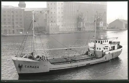 Fotografie Frachtschiff Canada am Hafen