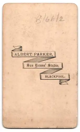 Fotografie Albert Parker - Sun Beams Studio, Blackpool, Hübsche junge Frau mit Hut