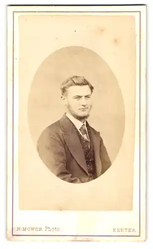 Fotografie H. Mower, Exeter, 27, South Street, Brustportrait bürgerlicher Herr mit Backenbart