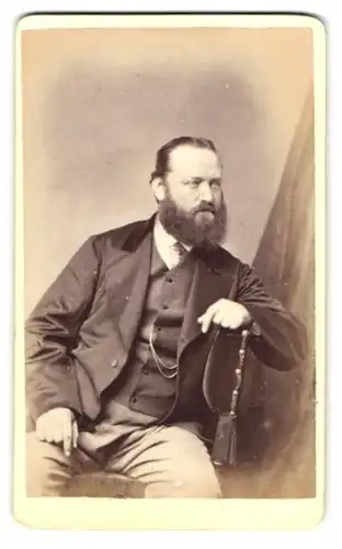 Fotografie Joseph Norris, Birmingham, 5, Union Passage, Portrait bürgerlicher Herr mit Backenbart