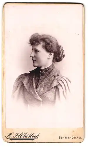 Fotografie H. J. Whitlock, Birmingham, 11, New Street, Portrait junge Dame mit Haarknoten