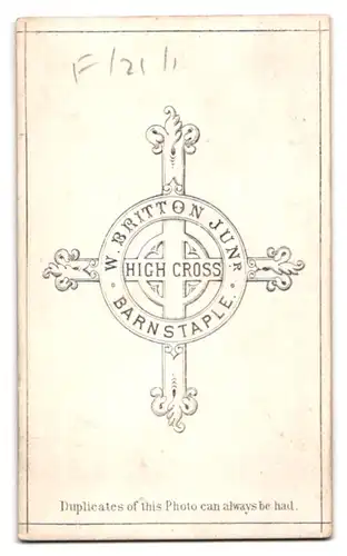 Fotografie W. Britton junr., Barnstaple, High Cross, Portrait älterer Herr im Mantel mit Bart