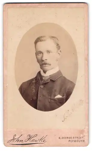 Fotografie J. Hawke, Plymouth, 8, George Street, Brustportrait bürgerlicher Herr mit Schnurrbart