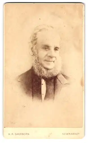 Fotografie H. R. Sherborn, Newmarket, High St., Portrait älterer Herr mit Backenbart