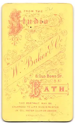 Fotografie W. Baker & Co., Bath, 8, Old Bond St., Portrait junge Dame im Kleid mit Halskette