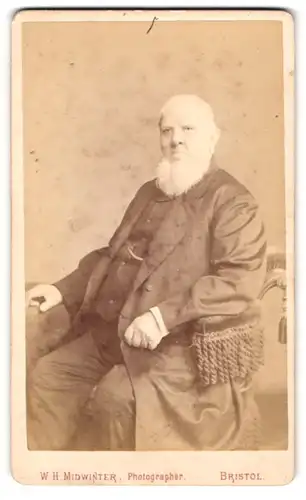 Fotografie W. H. Midwinter, Bristol, 49, Park Street, Portrait älterer Herr im Mantel mit Bart
