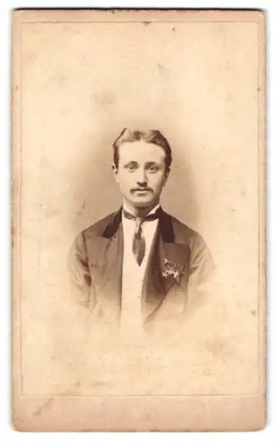 Fotografie J. Stokes, Ipswich, 28, Grey Friars Road, Portrait bürgerlicher Herr mit Oberlippenbart