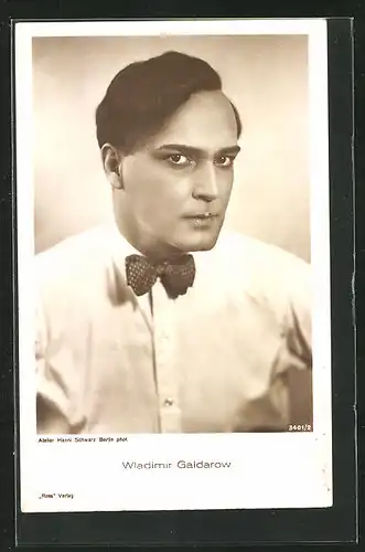 AK Schauspieler Wladimir Gaidarow mit strengem Blick in die Kamera