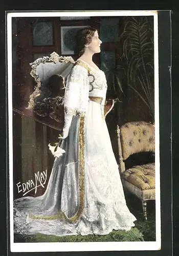 AK Schauspieler Edna May im edlen Kleid im Seitenporträt