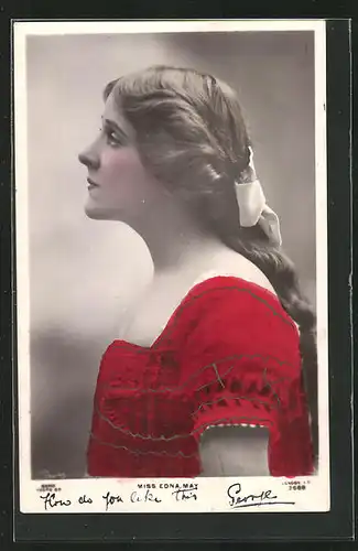 AK Schauspieler Miss Edna May im roten Kleid im Seitenporträt