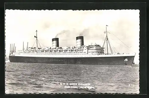 AK Passagierschiff RMS Queen Elizabeth verlässt den Hafen