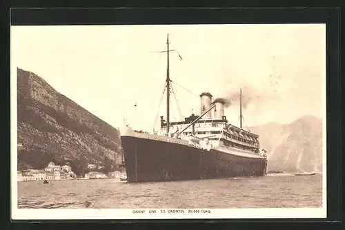 AK Passagierschiff SS Orontes, Orient Line, an der Küste