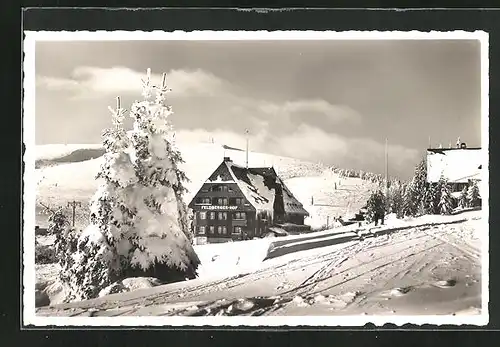 AK Feldberg, Hotel Heldbergerhof mit Seebuckberg im Winter