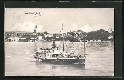 AK Überlingen, Blick auf Ort vom See mit Dampfschiff
