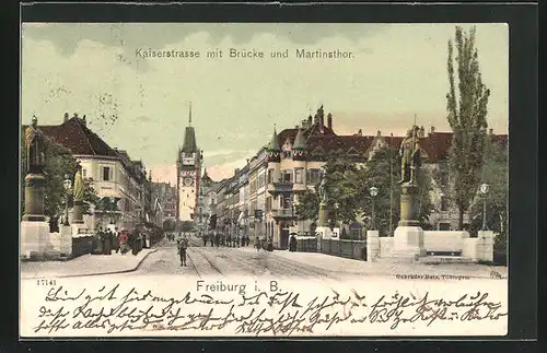 AK Freiburg i. B., Kaiserstrasse mit Brücke und Martinsthor