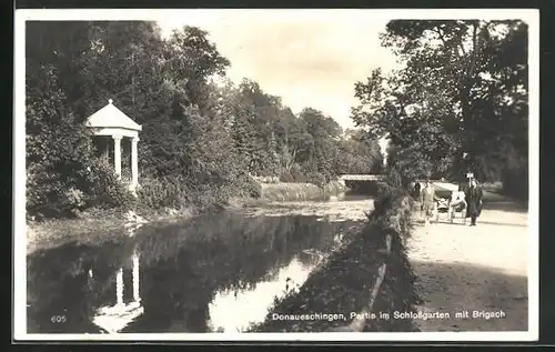 AK Donaueschingen, Partie im Schlossgarten mit Brigach