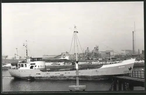 Fotografie Frachtschiff Dina in Fahrt