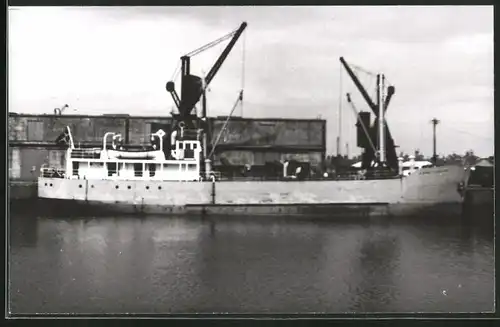 Fotografie Frachtschiff Anne Louise am Hafen